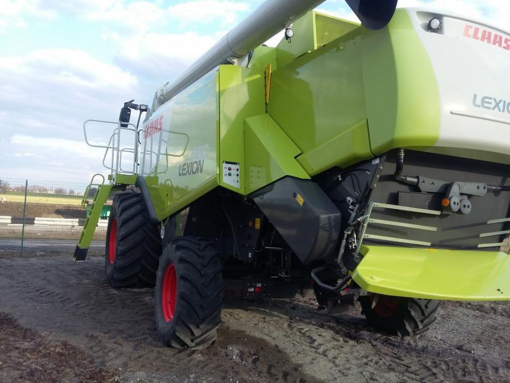 Oldtimer-Mähdrescher des Typs CLAAS Lexion 660, Neumaschine in Біла Церква (Bild 3)