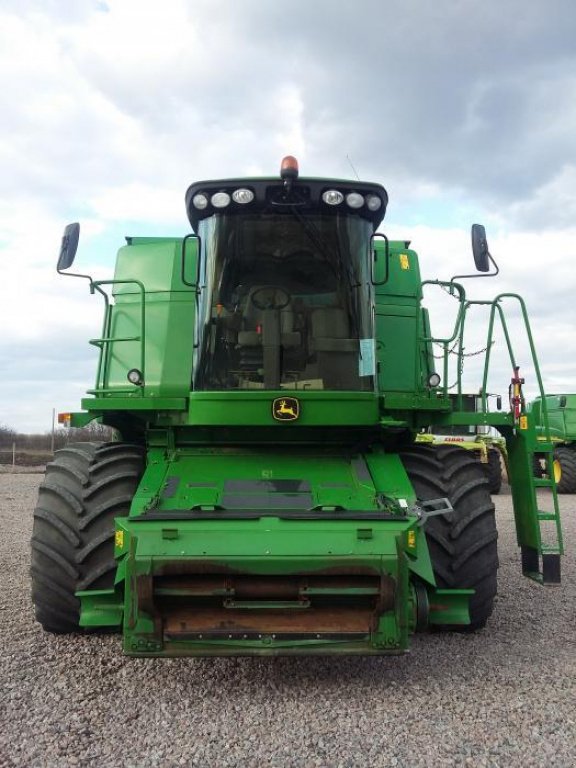 Oldtimer-Mähdrescher des Typs John Deere W660, Neumaschine in Біла Церква (Bild 8)