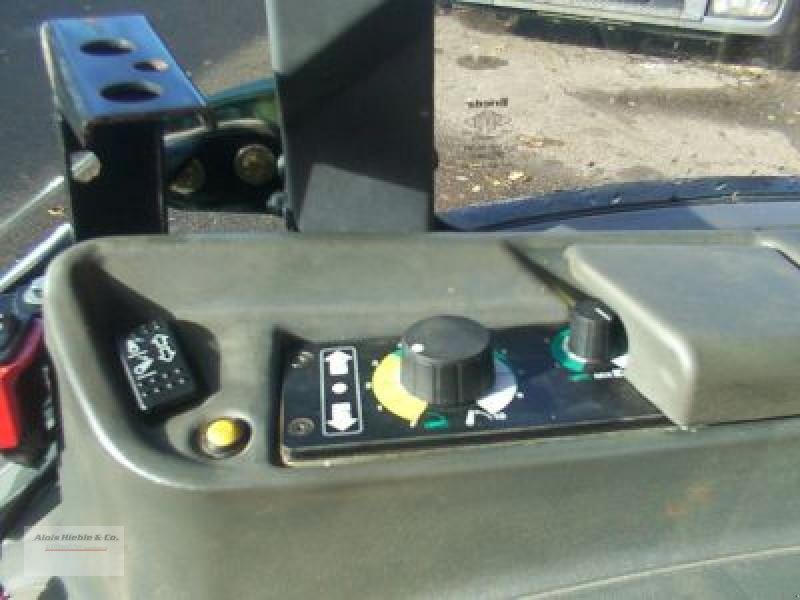 Schmalspurtraktor des Typs CLAAS Nectis 237 VL; Außenbr. 1,40m, Gebrauchtmaschine in Tapfheim (Bild 10)