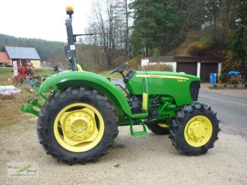 John Deere 5055 E Traktor - technikboerse.com