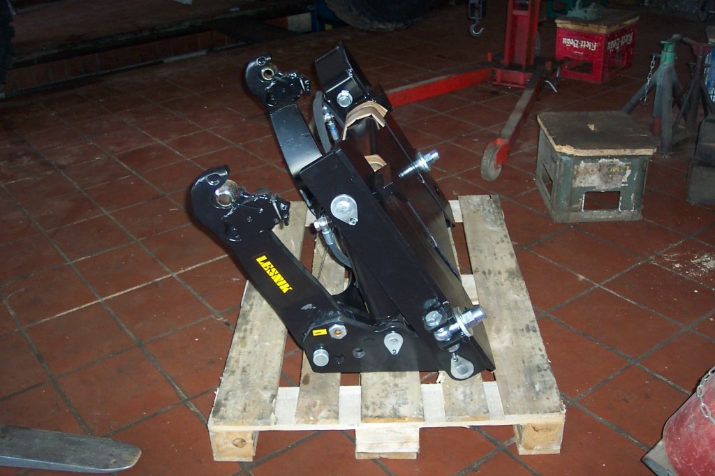 Traktor of the type Mercedes-Benz Fronthydraulik 2 Zyl. für MB trac und Unimog, Neumaschine in Haselbach (Picture 4)