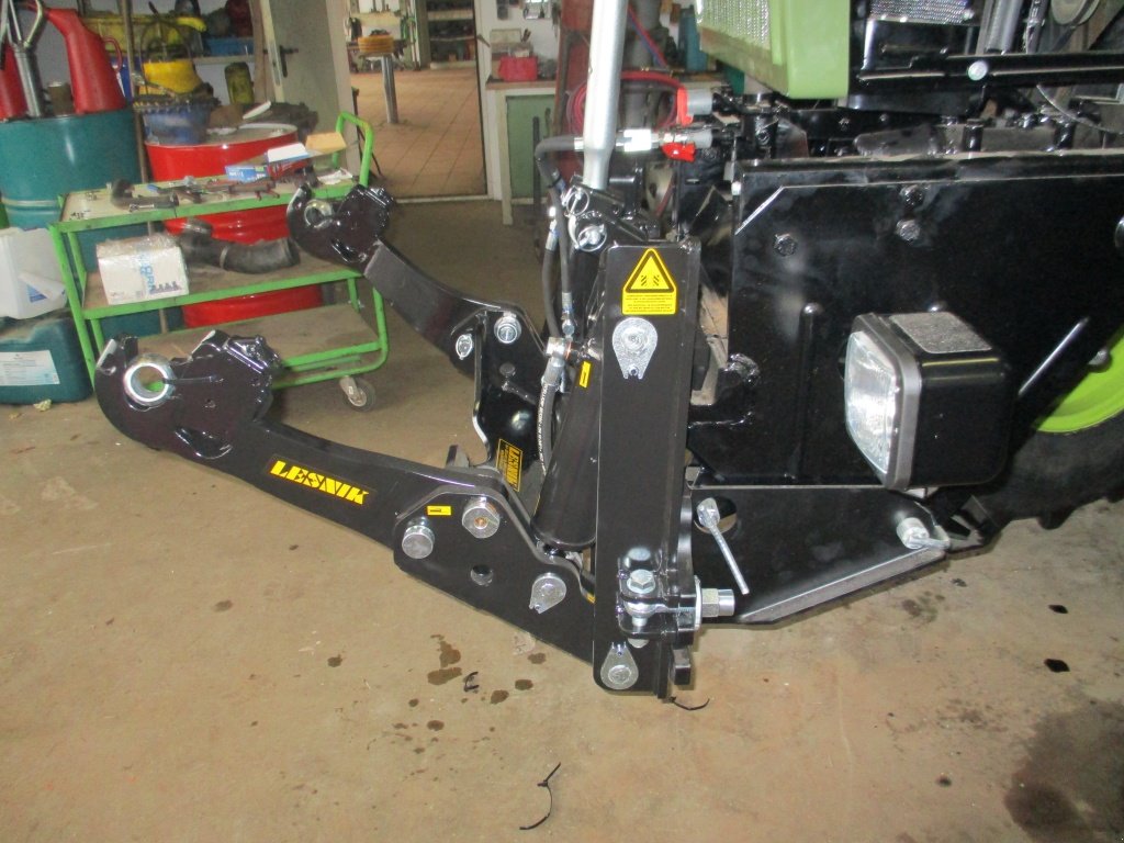 Traktor of the type Mercedes-Benz Fronthydraulik 2 Zyl. für MB trac und Unimog, Neumaschine in Haselbach (Picture 12)