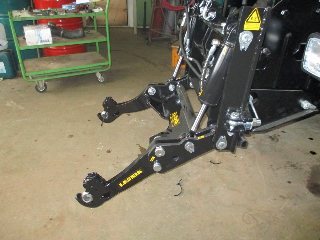 Traktor of the type Mercedes-Benz Fronthydraulik 2 Zyl. für MB trac und Unimog, Neumaschine in Haselbach (Picture 13)