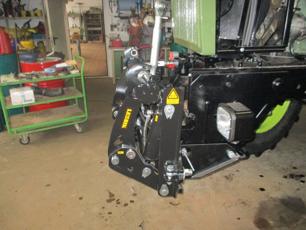 Traktor des Typs Mercedes-Benz Fronthydraulik 2 Zyl. für MB trac und Unimog, Neumaschine in Haselbach (Bild 15)