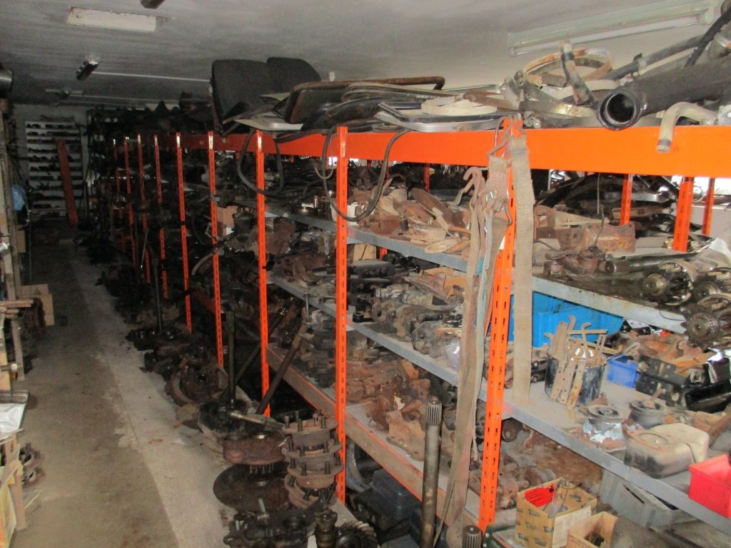 Traktor типа Mercedes-Benz Großauswahl am MB Trac u. Unimog Ersatzteilen, Gebrauchtmaschine в Haselbach (Фотография 14)