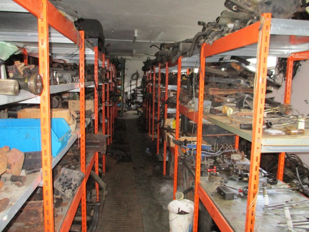 Traktor типа Mercedes-Benz Großauswahl am MB Trac u. Unimog Ersatzteilen, Gebrauchtmaschine в Haselbach (Фотография 15)