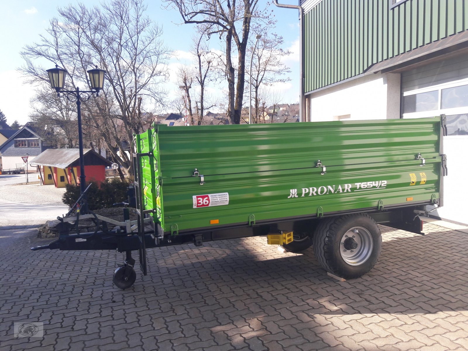 Kipper van het type PRONAR T654/2. 40Km/h. "NEU" 6to. ZV. Breitreifen. Auflaufbremse+Rückmatik 50er-Bordwandaufsätze., Neumaschine in Tschirn (Foto 3)