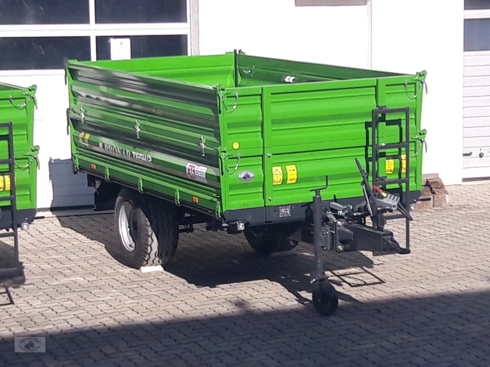 Kipper van het type PRONAR T654/2. 40Km/h. "NEU" 6to. ZV. Breitreifen. Auflaufbremse+Rückmatik 50er-Bordwandaufsätze., Neumaschine in Tschirn (Foto 2)