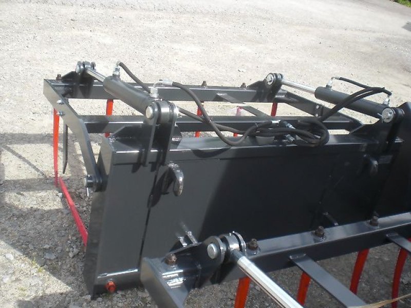 Frontladerzubehör of the type M&H 1,2  Hydraulisch- Silogreifgabel-  Euro SW Anbau - in verschiedenen Breiten 1,2 M- 1,4 M - 1,5 M - 1,8 M - 2 M - 2,2 M - 2,4 Meter, Neumaschine in Neureichenau (Picture 4)