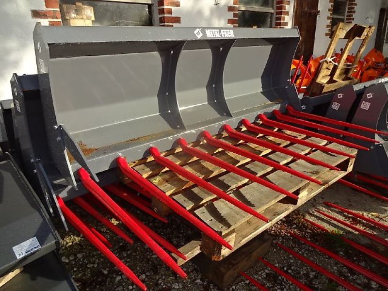 Frontladerzubehör типа M&H Dunggabeln 1,2 bis 2,4 Meter Euro Schnellwechselanbau, Neumaschine в Neureichenau (Фотография 5)