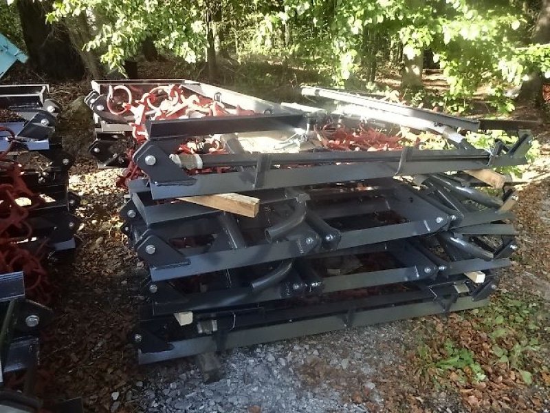 Wiesenegge a típus M&H 3/R/B NEUE Wiesenegge 3 Meter- 3 Teilig- klappbar, Neumaschine ekkor: Neureichenau (Kép 3)