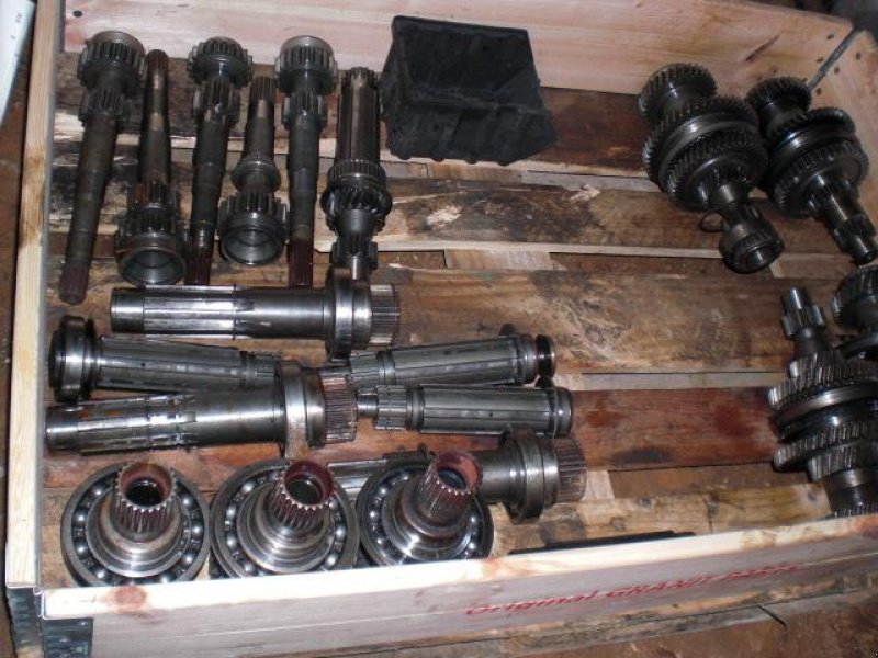 Sonstige Ersatzteile des Typs Fendt Getiebeteile Fendt 600 Serie -ZF Getriebeteile, gebraucht in Neureichenau (Bild 2)