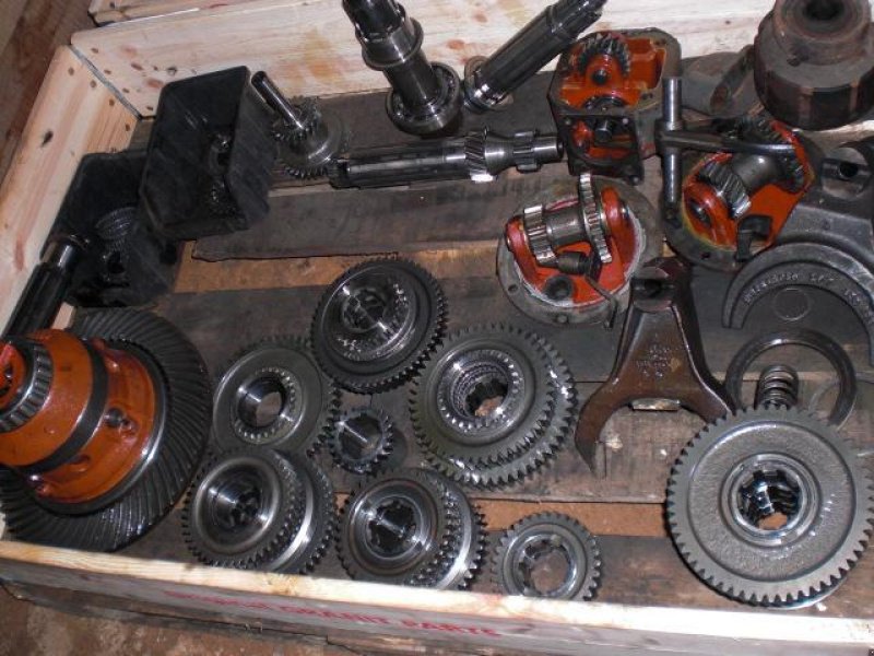 Sonstige Ersatzteile des Typs Fendt Getiebeteile Fendt 600 Serie -ZF Getriebeteile, gebraucht in Neureichenau (Bild 1)