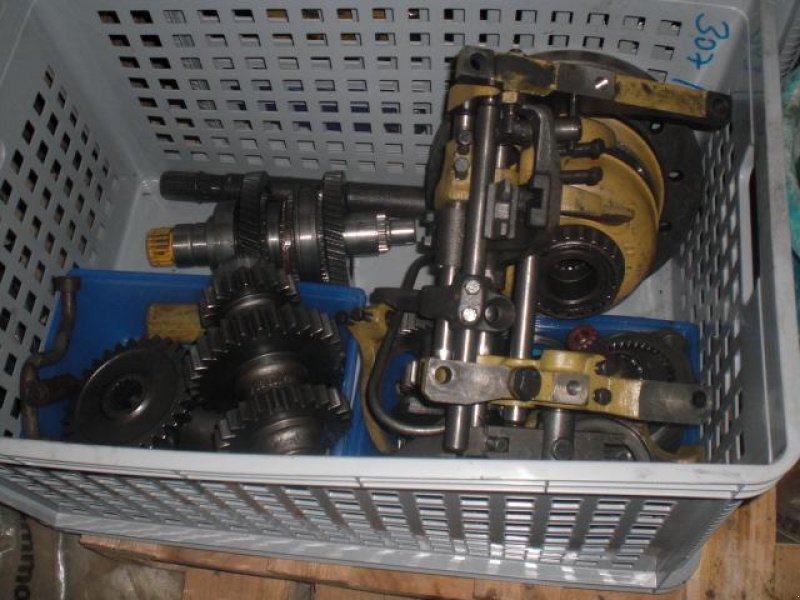 Sonstige Ersatzteile του τύπου Fendt Fendt Getriebe/ Motor/Achsen/und andere Teile....., gebraucht σε Neureichenau (Φωτογραφία 2)