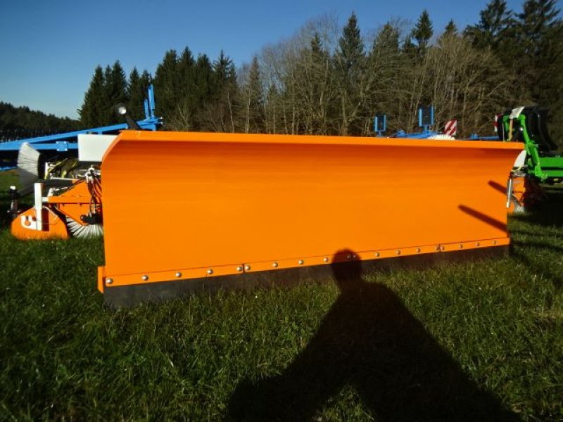 Schneepflug of the type M&H Schneeschild 3 Meter SP -  Hydraulisch schwenkbar- mit Anfahrsicherung, Neumaschine in Neureichenau (Picture 1)