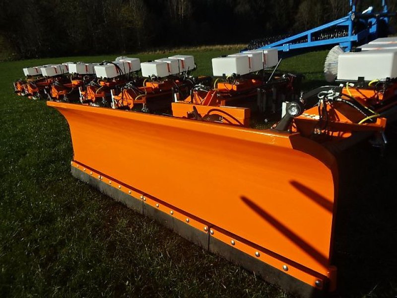 Schneepflug of the type M&H Schneeschild 3 Meter SP -  Hydraulisch schwenkbar- mit Anfahrsicherung, Neumaschine in Neureichenau (Picture 4)
