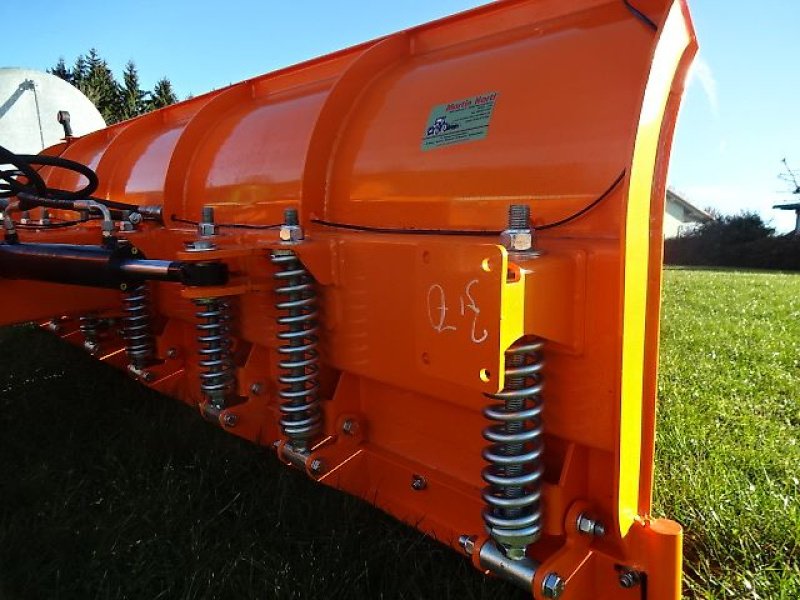 Schneepflug of the type M&H Schneeschild 3 Meter SP -  Hydraulisch schwenkbar- mit Anfahrsicherung, Neumaschine in Neureichenau (Picture 15)