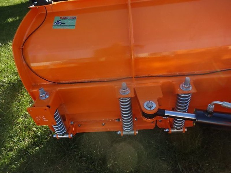 Schneepflug of the type M&H Schneeschild 3 Meter SP -  Hydraulisch schwenkbar- mit Anfahrsicherung, Neumaschine in Neureichenau (Picture 12)