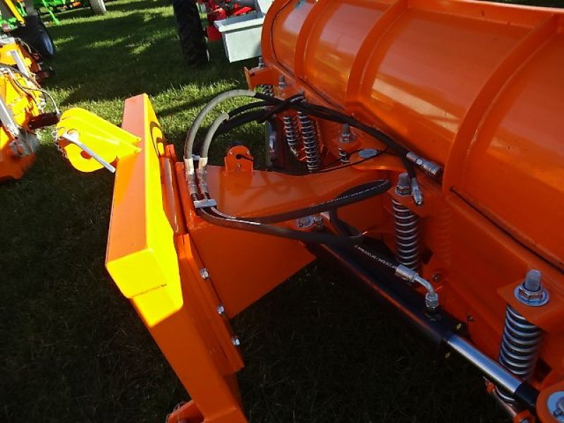 Schneepflug of the type M&H Schneeschild 3 Meter SP -  Hydraulisch schwenkbar- mit Anfahrsicherung, Neumaschine in Neureichenau (Picture 21)