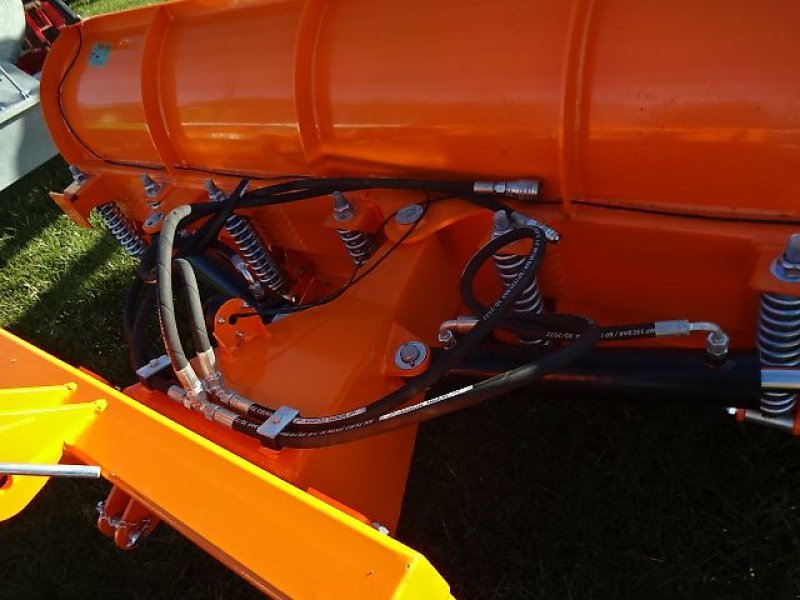 Schneepflug of the type M&H Schneeschild 3 Meter SP -  Hydraulisch schwenkbar- mit Anfahrsicherung, Neumaschine in Neureichenau (Picture 20)