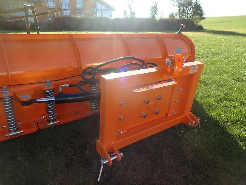 Schneepflug of the type M&H Schneeschild 3 Meter SP -  Hydraulisch schwenkbar- mit Anfahrsicherung, Neumaschine in Neureichenau (Picture 9)