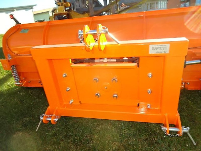 Schneepflug of the type M&H Schneeschild 3 Meter SP -  Hydraulisch schwenkbar- mit Anfahrsicherung, Neumaschine in Neureichenau (Picture 17)