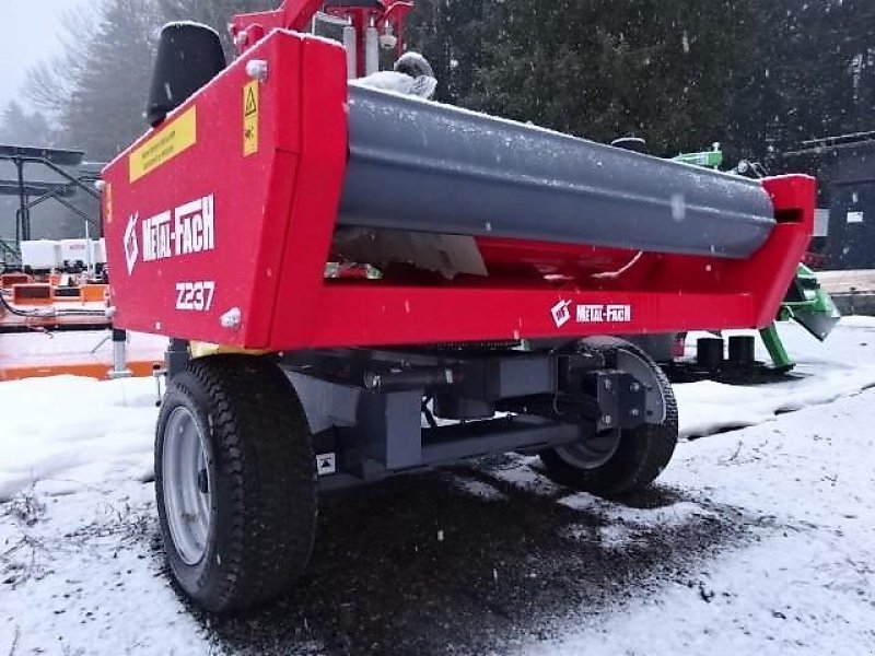 Ballenwickler типа Metal-Fach NEU - Z 237 -  -Ballenwickelgerät-  Selbstlader, Neumaschine в Neureichenau (Фотография 3)