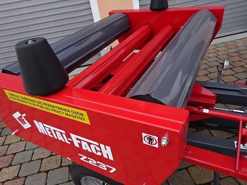 Ballenwickler типа Metal-Fach NEU - Z 237 -  -Ballenwickelgerät-  Selbstlader, Neumaschine в Neureichenau (Фотография 17)