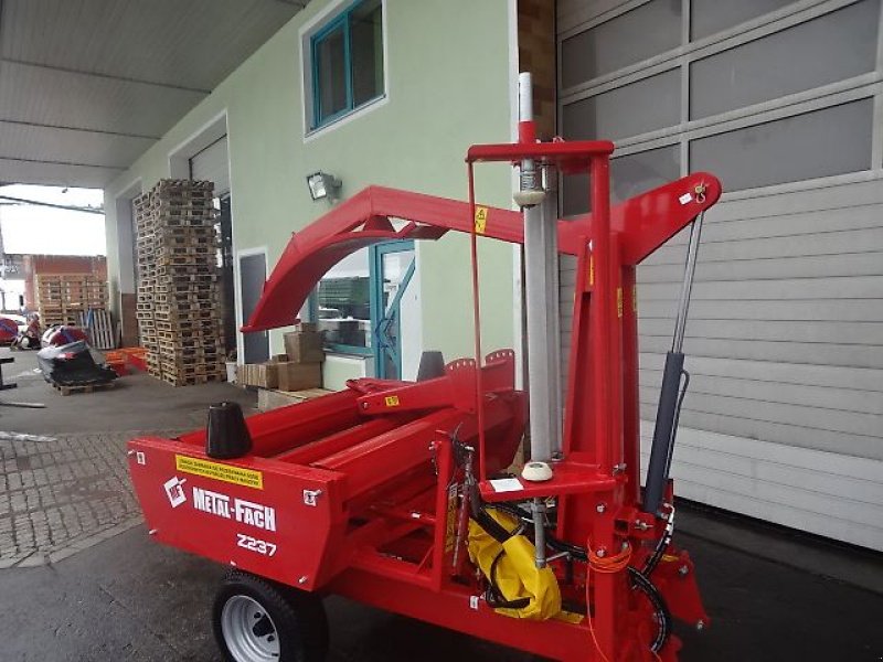 Ballenwickler типа Metal-Fach NEU - Z 237 -  -Ballenwickelgerät-  Selbstlader, Neumaschine в Neureichenau (Фотография 22)