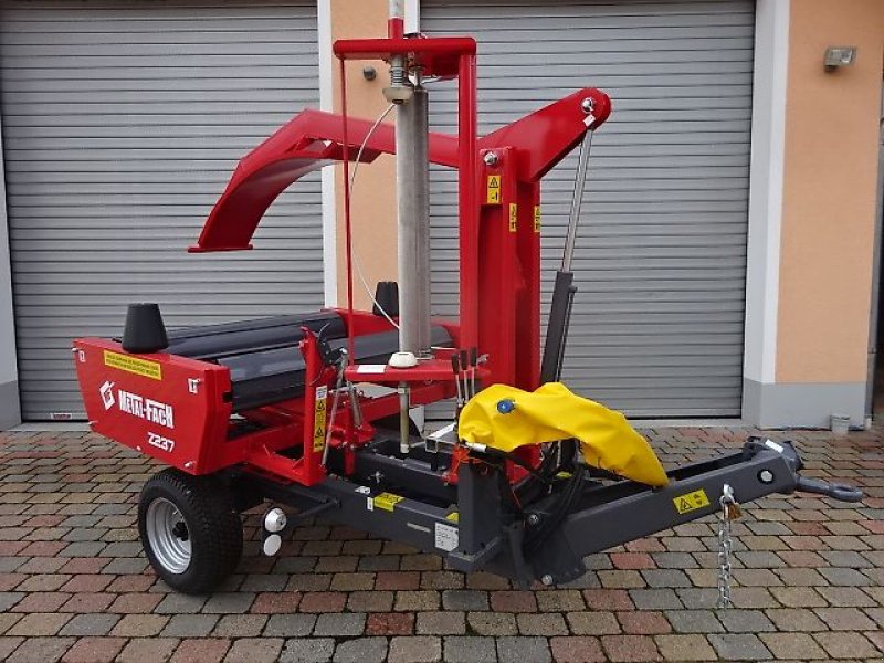 Ballenwickler типа Metal-Fach NEU - Z 237 -  -Ballenwickelgerät-  Selbstlader, Neumaschine в Neureichenau (Фотография 12)