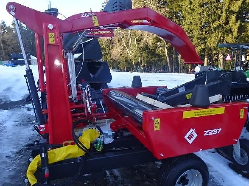 Ballenwickler типа Metal-Fach NEU - Z 237 -  -Ballenwickelgerät-  Selbstlader, Neumaschine в Neureichenau (Фотография 4)