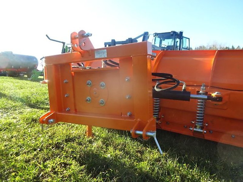 Schneepflug des Typs H-L-M SP-H 270 -H- hydraulisch schwenkkbar- auch in Größen 2,2 Meter - 2,5- Meter - 2,7 Meter- 3- Meter- 3,3, Meter, Neumaschine in Neureichenau (Bild 8)
