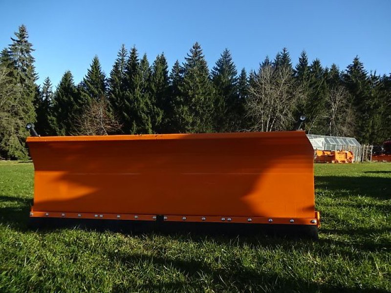 Schneepflug des Typs H-L-M SP-H 270 -H- hydraulisch schwenkkbar- auch in Größen 2,2 Meter - 2,5- Meter - 2,7 Meter- 3- Meter- 3,3, Meter, Neumaschine in Neureichenau (Bild 2)