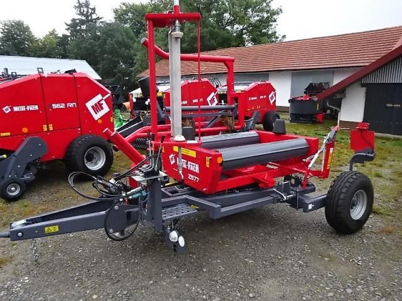 Ballenwickler typu Metal-Fach Z 577 Wickelgerät -Neue Version -  Sonderpreis -- mit Seitenlader- mit Ballenaufsteller, Neumaschine v Neureichenau (Obrázek 1)