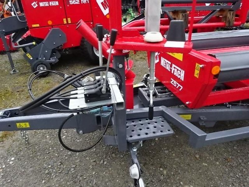 Ballenwickler typu Metal-Fach Z 577 Wickelgerät -Neue Version -  Sonderpreis -- mit Seitenlader- mit Ballenaufsteller, Neumaschine v Neureichenau (Obrázek 23)