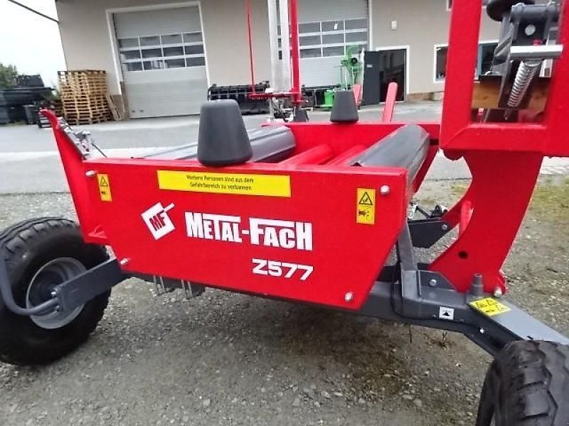 Ballenwickler typu Metal-Fach Z 577 Wickelgerät -Neue Version -  Sonderpreis -- mit Seitenlader- mit Ballenaufsteller, Neumaschine v Neureichenau (Obrázek 13)