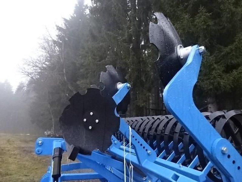 Grubber типа Bellon Mit Mix 3- mit Dachringwalze-3 Meter -3 Reihig -  11 Zinken- mit Hohlscheiben -, Neumaschine в Neureichenau (Фотография 31)