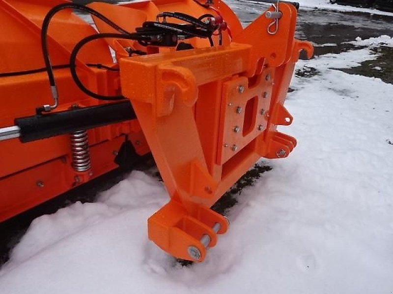 Schneepflug typu New Agro Vario M - 330 - Varioschneepflug, Neumaschine v Neureichenau (Obrázek 28)