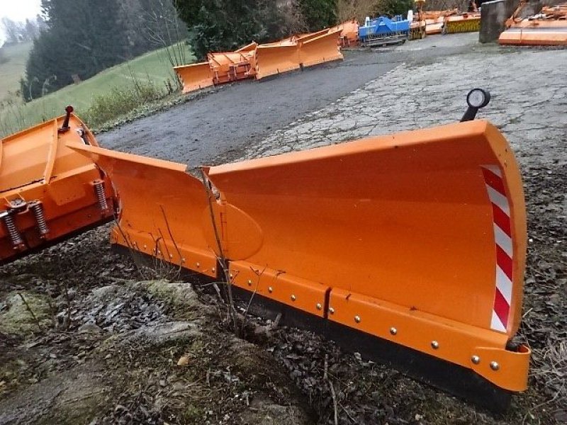 Schneepflug des Typs SVD Vario M 300- Varioschneepflug- Stabile Ausführung, Neumaschine in Neureichenau (Bild 20)
