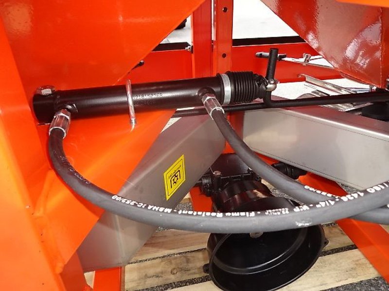 Schneepflug van het type Rol-Ex NEUE- N0 56/  3- Salzstreuer -  600 und  Liter  1000 möglich, Neumaschine in Neureichenau (Foto 11)