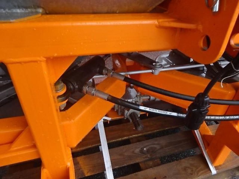 Schneepflug типа Bellon Mit Salzstreuer 1000 Liter - 2 Streuräder-, Neumaschine в Neureichenau (Фотография 18)