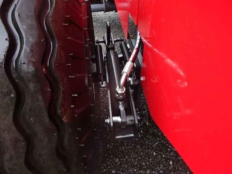 Rundballenpresse typu Metal-Fach Z 562 RN - Presse m Rotor- Messer- Zentralschmierung. mit Bremse- Top Preis, Neumaschine v Neureichenau (Obrázek 12)