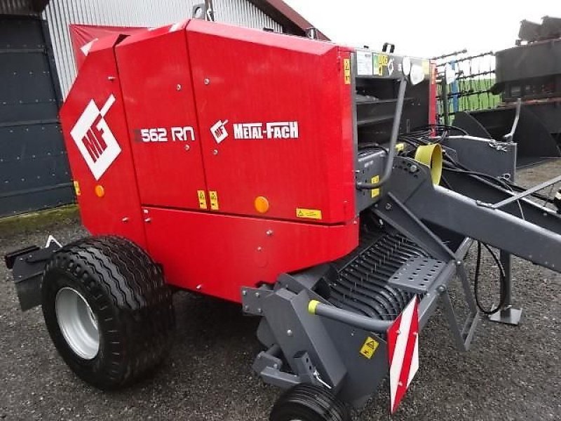 Rundballenpresse typu Metal-Fach Z 562 RN - Presse m Rotor- Messer- Zentralschmierung. mit Bremse- Top Preis, Neumaschine v Neureichenau (Obrázek 16)