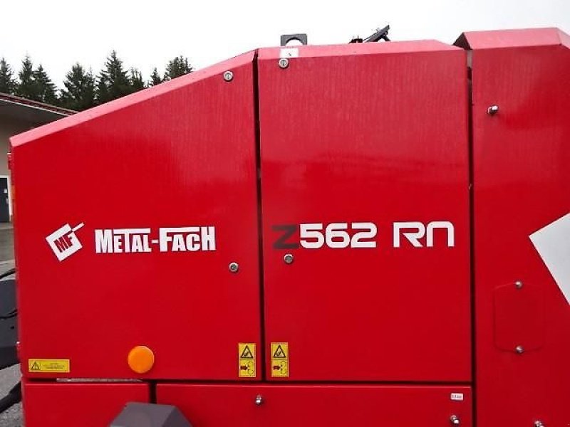 Rundballenpresse typu Metal-Fach Z 562 RN - Presse m Rotor- Messer- Zentralschmierung. mit Bremse- Top Preis, Neumaschine v Neureichenau (Obrázek 9)