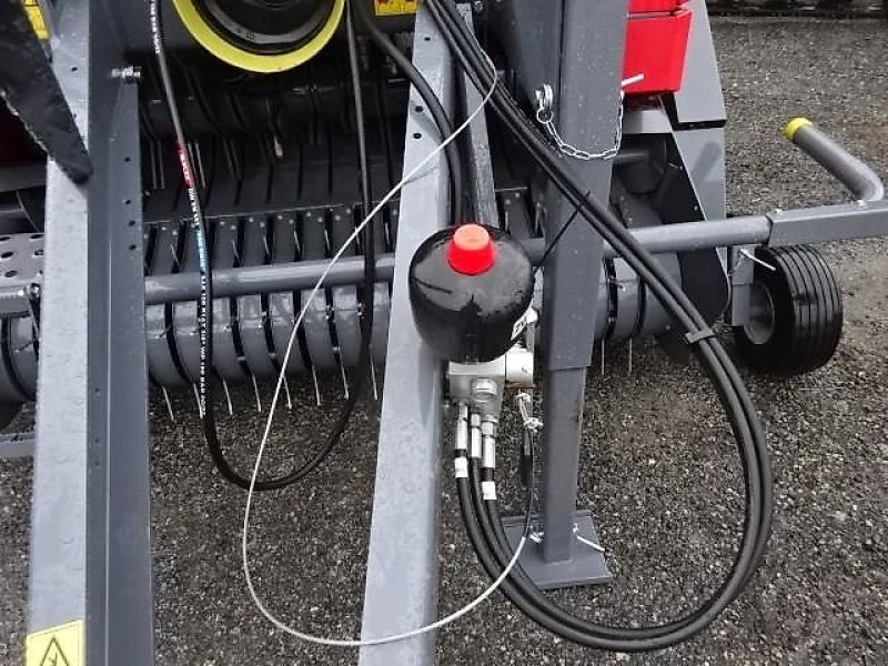 Rundballenpresse typu Metal-Fach Z 562 RN - Presse m Rotor- Messer- Zentralschmierung. mit Bremse- Top Preis, Neumaschine v Neureichenau (Obrázek 20)