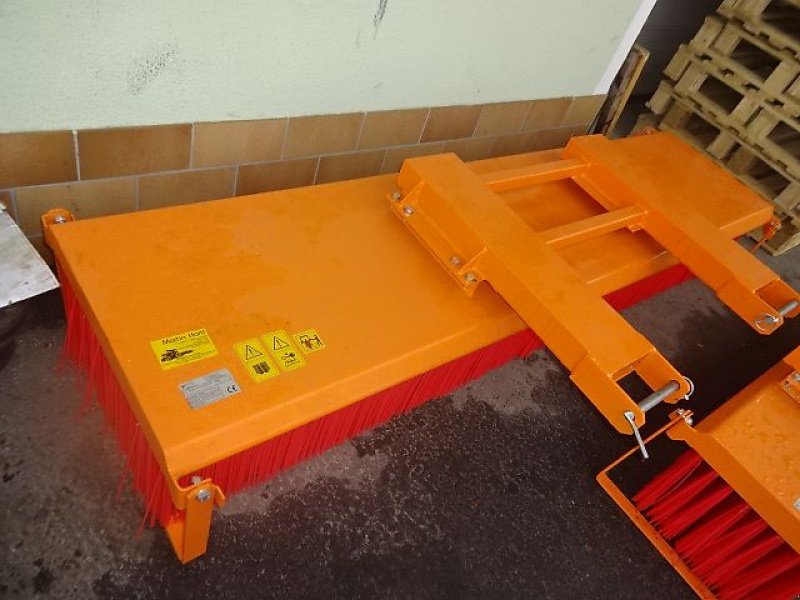 Kehrmaschine des Typs S&F Kehrbesen 1,5 Meter oder 2,5 Meter  f Stapleranbau- Schiebebesen, Neumaschine in Neureichenau (Bild 21)