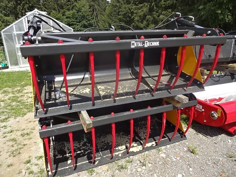 Frontladerzubehör of the type SP-Maskinen Silogreifschaufel-verschiedene Breiten - 1,2 Meter- 1,3 Meter- 1,4 Meter 1,5 Meter  1,8 Meter  2 Meter  - 2..2 Meter  2,4 Meter -   mit 2 Zylinder, Neumaschine in Neureichenau (Picture 13)