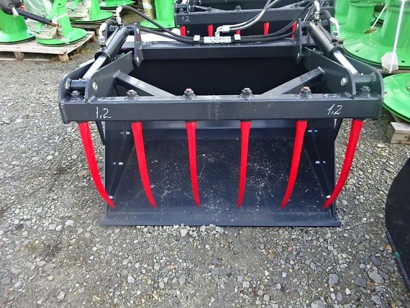 Frontladerzubehör of the type SP-Maskinen Silogreifschaufel-verschiedene Breiten - 1,2 Meter- 1,3 Meter- 1,4 Meter 1,5 Meter  1,8 Meter  2 Meter  - 2..2 Meter  2,4 Meter -   mit 2 Zylinder, Neumaschine in Neureichenau (Picture 21)