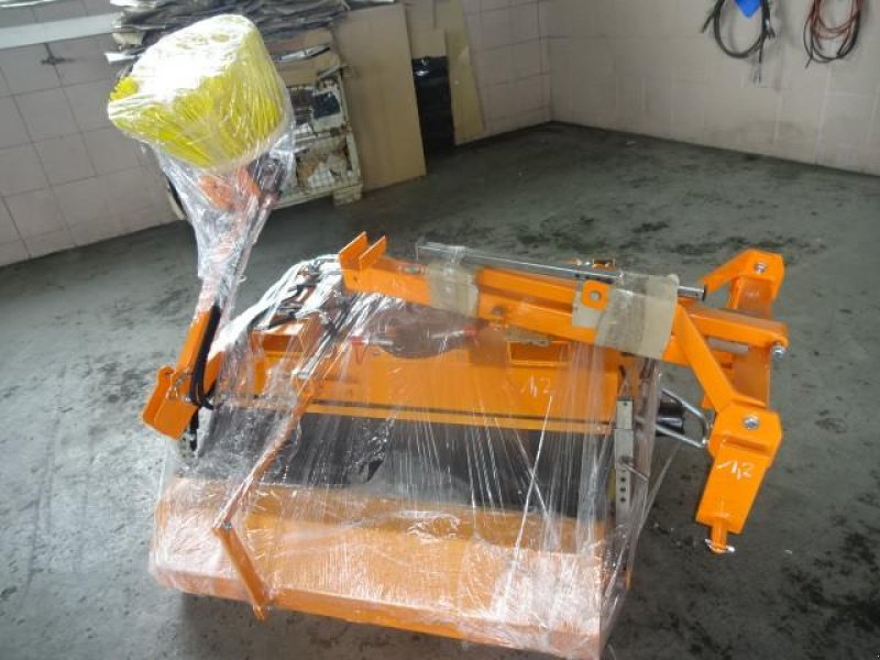 Kehrmaschine tip Sonstige 2,8 Meter Kehrmaschine- mit  hydraulischer Wannenenleerung- auch mit Seitenbesen möglich, Neumaschine in Neureichenau (Poză 10)