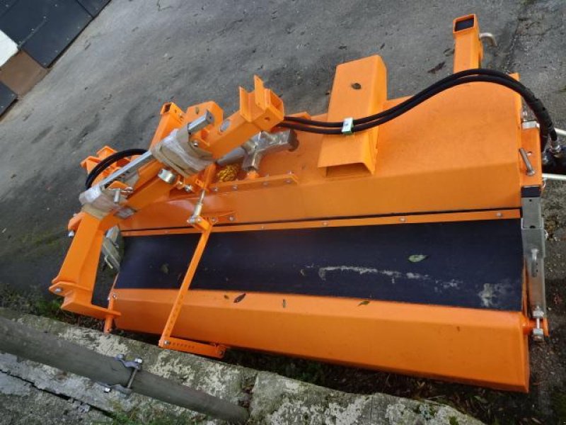 Kehrmaschine typu Sonstige 1,8 Meter Kehrmaschine mit Hydraulischer Entleerung- auch mit Seitenbesen möglich, Neumaschine v Neureichenau (Obrázek 8)